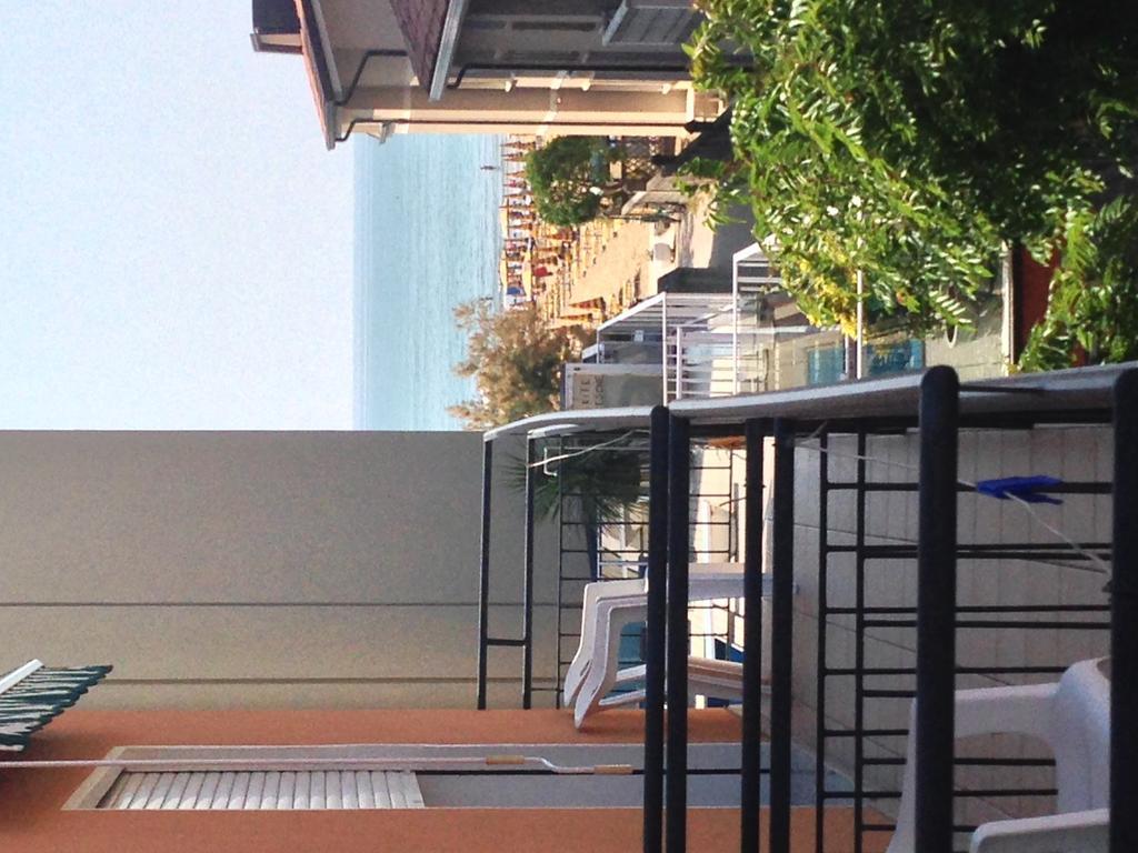 Pensione Villa Joli Lido di Jesolo Kültér fotó